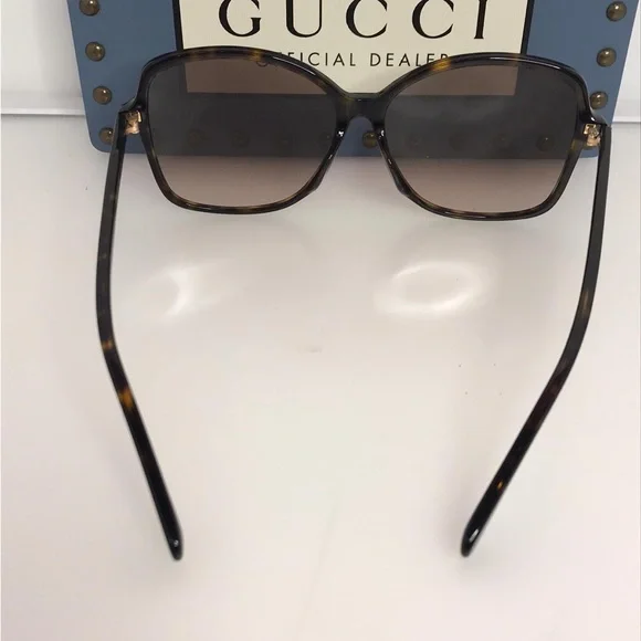 GUCCI GG0546SK Oversized Butterfly Sunglasses Butterfly frame sunglasses in black | GUCCI® US main image 2